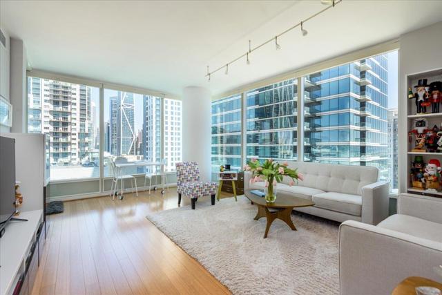 425 1st Street, San Francisco CA: https://media.crmls.org/mediaz/2cc29a9f-b4da-4184-929a-b947814d5913.jpg