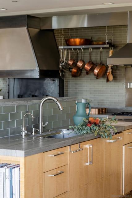 1521 Neptune Ave, Encinitas CA: https://media.crmls.org/mediaz/2cc2c199-9fb6-4396-8224-6dc0434853b0.jpg