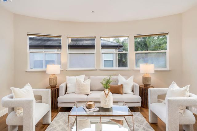 10828 Inspiration Cir, Dublin CA: https://media.crmls.org/mediaz/2cc2db8b-d6b8-4a81-a87c-aad61f000458.jpg
