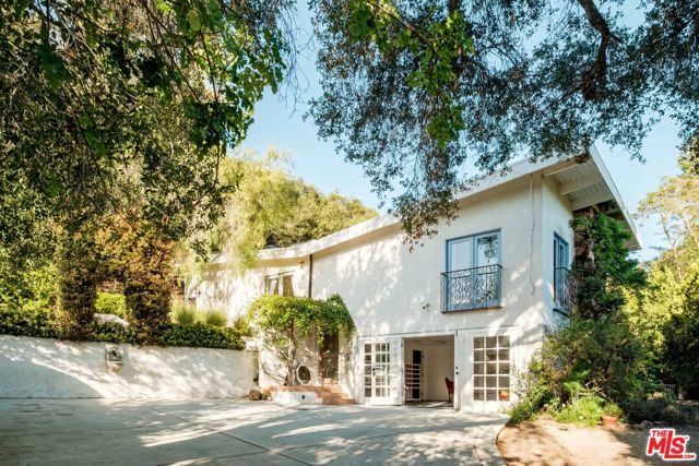 21316 Encina Road, Topanga CA: https://media.crmls.org/mediaz/2cc2e909-8833-4c0c-9144-c703e8486413.jpg