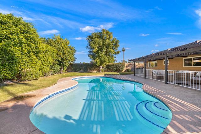 74370 Primrose Drive, Palm Desert CA: https://media.crmls.org/mediaz/2cc2fc1b-2ec5-48dd-990d-74ca911f01ae.jpg