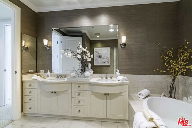 10727 Wilshire Boulevard, Los Angeles CA: https://media.crmls.org/mediaz/2cc31605-5626-4b7a-bd20-3d5ae9220fbb.jpg