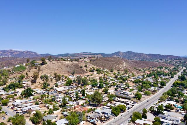 12525 Julian Avenue, Lakeside CA: https://media.crmls.org/mediaz/2cc367c6-cd32-4aa2-a222-285e53b15b74.jpg