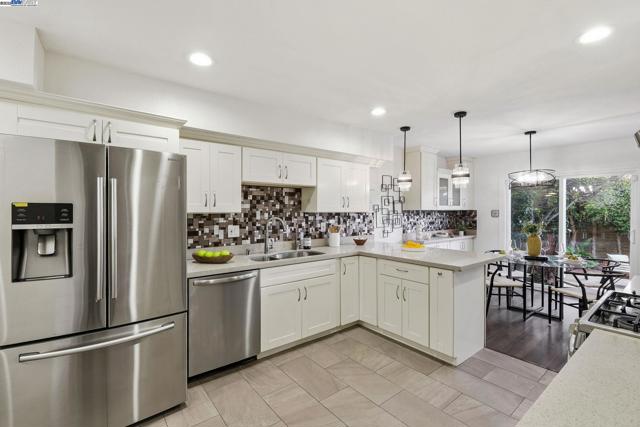 2907 Wilson Cmn, Fremont CA: https://media.crmls.org/mediaz/2cc389e4-49dd-4751-a32d-7723a59d80f6.jpg