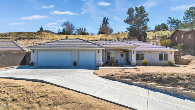 17717 Bangor Avenue, Hesperia CA: https://media.crmls.org/mediaz/2cc3a6c6-9280-42fc-8bb9-4cb108f44ea9.jpg