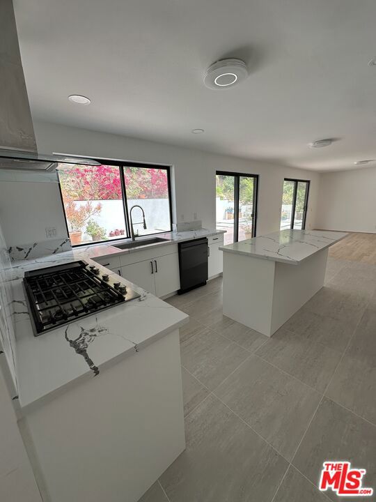 9781 Blantyre Drive, Beverly Hills CA: https://media.crmls.org/mediaz/2cc3f6f2-a3e8-4f81-8e11-a2bc85a5f64a.jpg