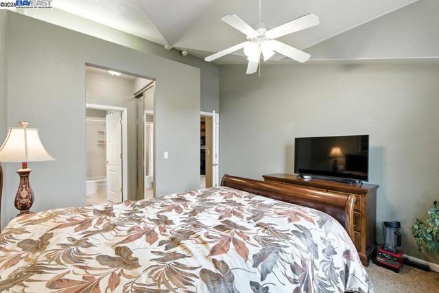 21798 Independent School Rd, Castro Valley CA: https://media.crmls.org/mediaz/2cc41d2b-1532-4183-94c6-3ca50f89cb81.jpg