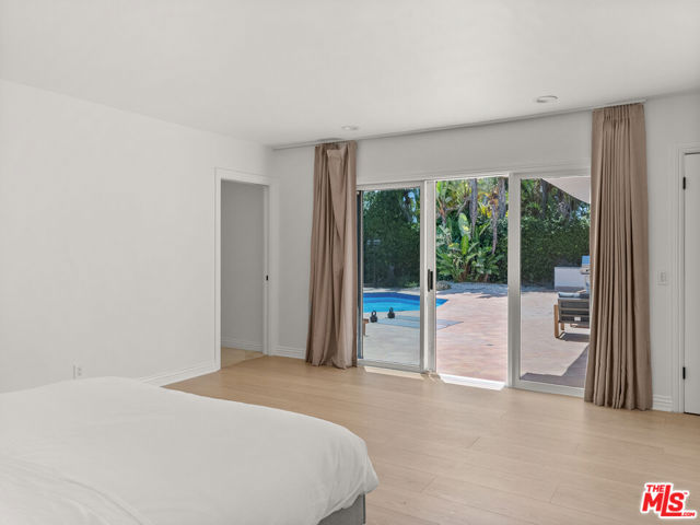 9606 Arby Drive, Beverly Hills CA: https://media.crmls.org/mediaz/2cc44a8f-f8b7-470c-b6fa-59f6bae97c84.jpg