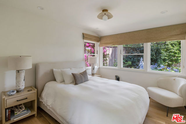 13214 Riviera Ranch Road, Los Angeles CA: https://media.crmls.org/mediaz/2cc44c72-ec85-4b78-846f-dd1684d11229.jpg