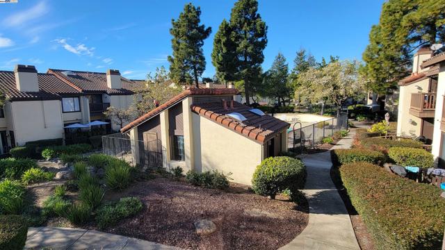 14161 Seagate Dr, San Leandro CA: https://media.crmls.org/mediaz/2cc481b0-43bc-401c-be4a-c581ac434fb5.jpg