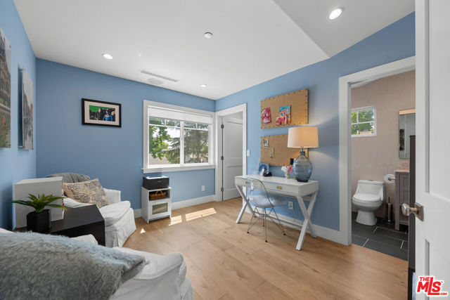 4943 Stern Avenue, Sherman Oaks CA: https://media.crmls.org/mediaz/2cc499b7-aba9-43fb-a15d-c6aa0ec63456.jpg