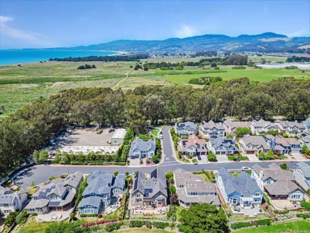 121 Carnoustie Drive, Half Moon Bay CA: https://media.crmls.org/mediaz/2cc4a8fe-a4e9-444f-9511-aea67e777ece.jpg