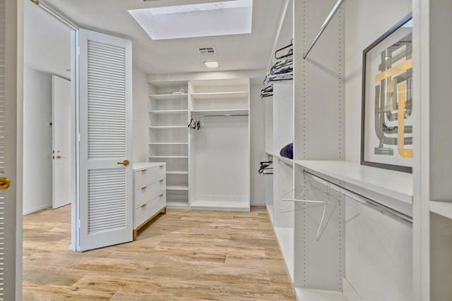 12 Sussex Court, Rancho Mirage CA: https://media.crmls.org/mediaz/2cc4ae38-f08b-45f0-a8c9-b92c0d9104ed.jpg