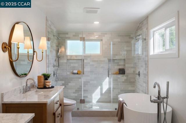 374 James Bowie Ct, Alamo CA: https://media.crmls.org/mediaz/2cc5ab8f-705a-4256-96d6-3e86f9ef4d32.jpg