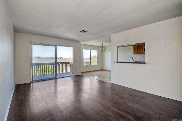 Detail Gallery Image 10 of 25 For 4218 Fiesta Way #3,  Oceanside,  CA 92057 - 2 Beds | 2 Baths