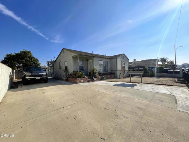 136 S Roosevelt Avenue, Oxnard CA: https://media.crmls.org/mediaz/2cc63895-949b-4aaf-b24a-3ba8947ad609.jpg