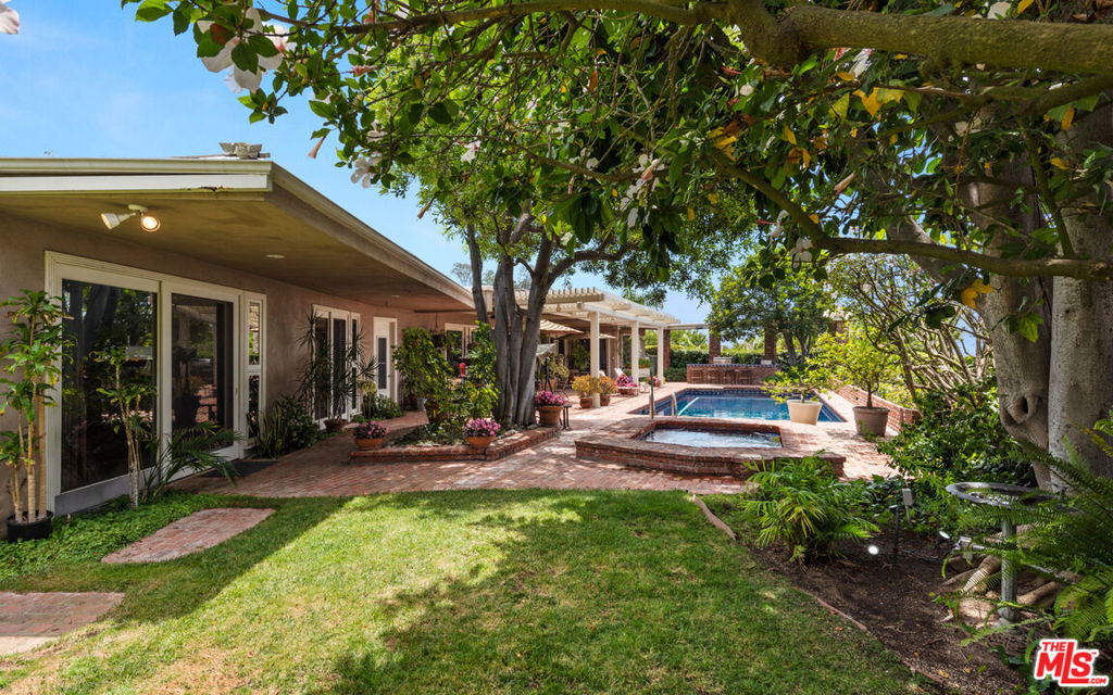 576 Chalette Drive
