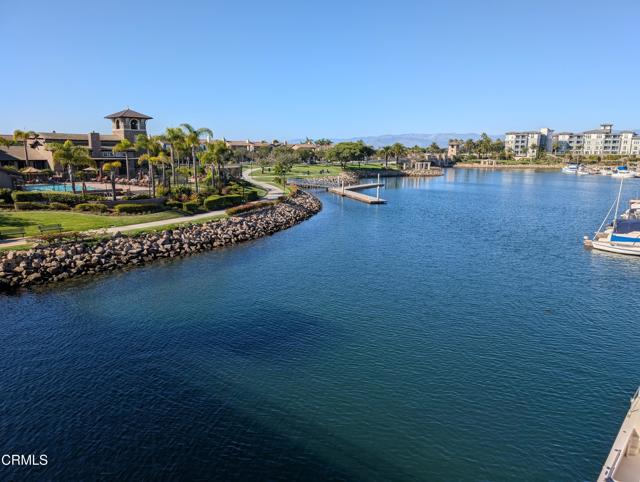 4256 Tradewinds Drive, Oxnard CA: https://media.crmls.org/mediaz/2cc707a8-b6e7-4e7c-ae5d-fb4bab9c87cb.jpg