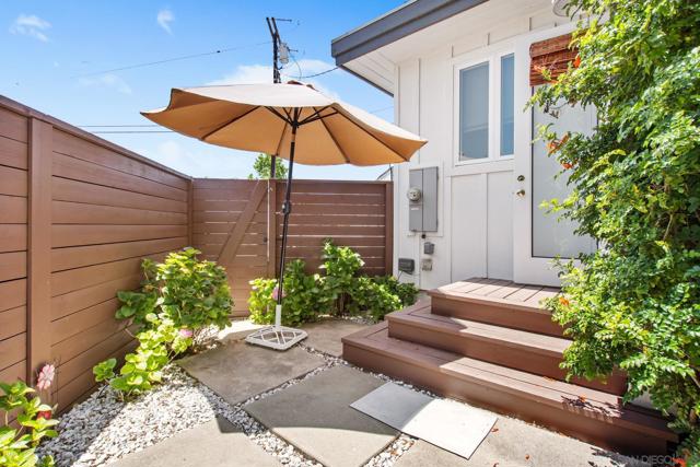 935 Hacienda Dr, El Cajon CA: https://media.crmls.org/mediaz/2cc74464-7491-4f53-a832-cf27db4b138e.jpg