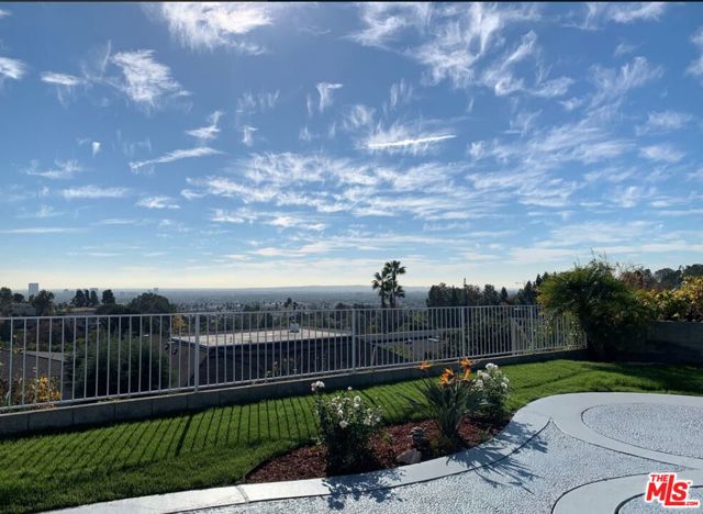 5248 LOS ENCANTOS Way, Los Angeles CA: https://media.crmls.org/mediaz/2cc7f361-d898-49c6-8bcc-82466303daa6.jpg