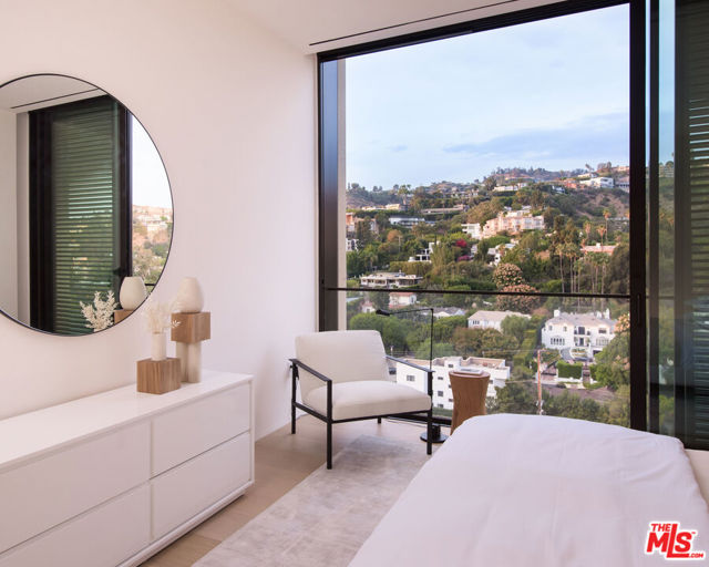 9040 W Sunset Blvd, West Hollywood CA: https://media.crmls.org/mediaz/2cc822d7-f91b-4283-9eea-4f7584ae7a78.jpg