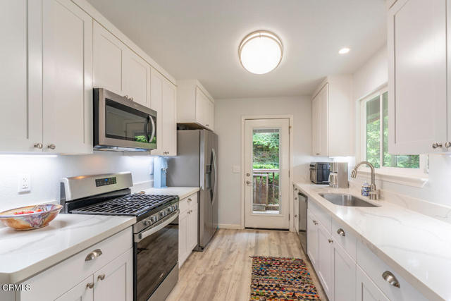 32200 Westwood Drive, Fort Bragg CA: https://media.crmls.org/mediaz/2cc82b22-f1da-4f4c-86db-a40895beb355.jpg