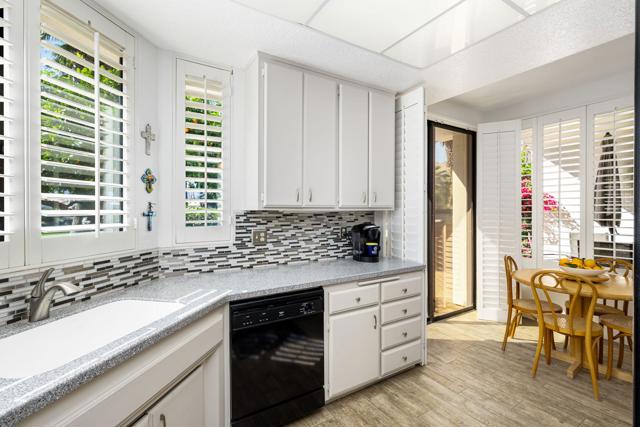 78038 Calle Norte, La Quinta CA: https://media.crmls.org/mediaz/2cc84722-c6ba-4188-a277-9740e6e87809.jpg
