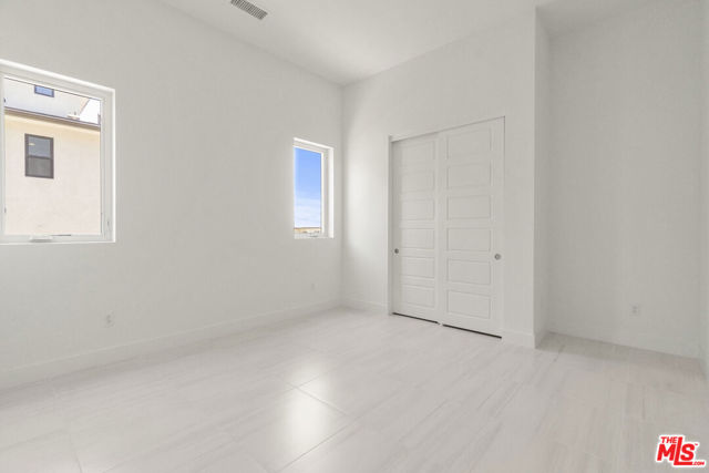 20115 W Galway Lane, Porter Ranch CA: https://media.crmls.org/mediaz/2cc84e30-c28c-43d7-ac8b-a539a398db95.jpg