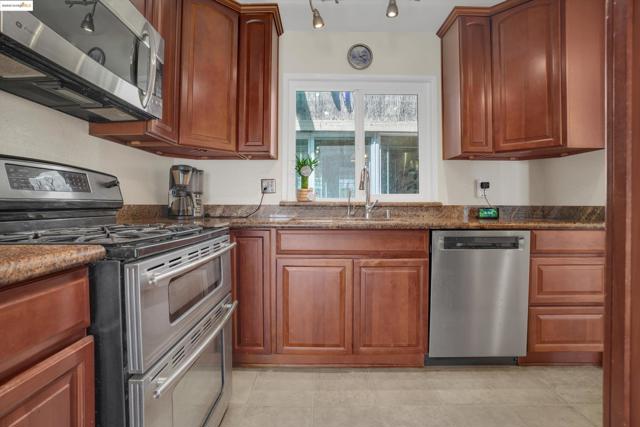 5260 Laguna Ct, Discovery Bay CA: https://media.crmls.org/mediaz/2cc851cd-e2d7-4b96-975a-4ef66d740f90.jpg