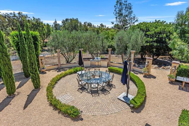 3433 Western Springs Rd, Encinitas CA: https://media.crmls.org/mediaz/2cc85cf5-8cc7-4be1-b28d-6840b32ff208.jpg
