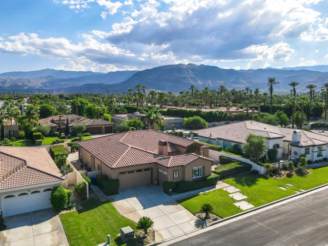 17 Corte Del Sol, Rancho Mirage CA: https://media.crmls.org/mediaz/2cc87041-0e31-444c-94c3-1e0fc11e22fe.jpg