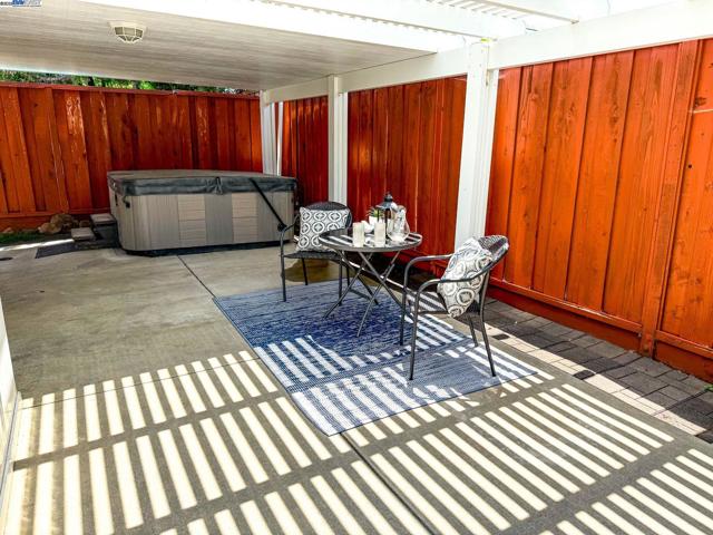 1047 Innsbruck St, Livermore CA: https://media.crmls.org/mediaz/2cc8a299-219f-45be-844a-45741d4e4bbb.jpg