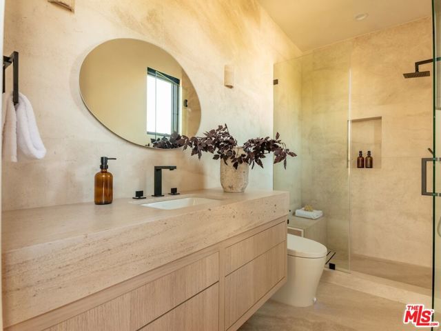 517 N Edinburgh Avenue, Los Angeles CA: https://media.crmls.org/mediaz/2cc8abc4-e1f4-4e79-8e98-83b7e2c2baba.jpg