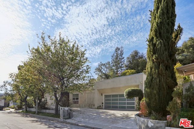 15539 Hamner Drive, Los Angeles CA: https://media.crmls.org/mediaz/2cc8c40f-8e3a-43de-94d5-ee99233ac8c0.jpg
