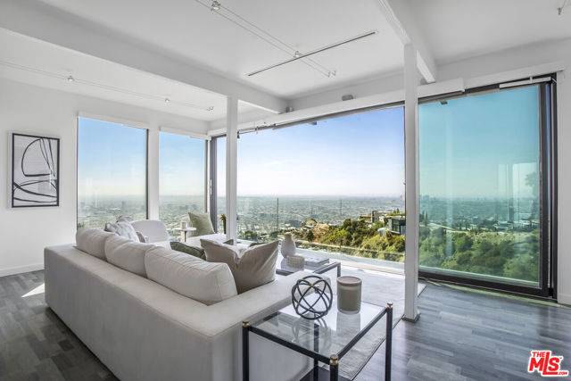 8506 Magnolia Drive, Los Angeles CA: https://media.crmls.org/mediaz/2cc8c930-7015-4930-9459-f0a1f11d951a.jpg