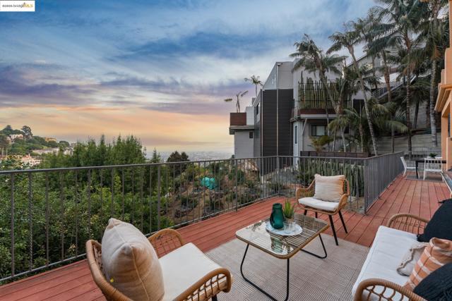 530 Gravatt Dr, Berkeley CA: https://media.crmls.org/mediaz/2cc8eb52-1226-426f-81ee-0734ea926491.jpg