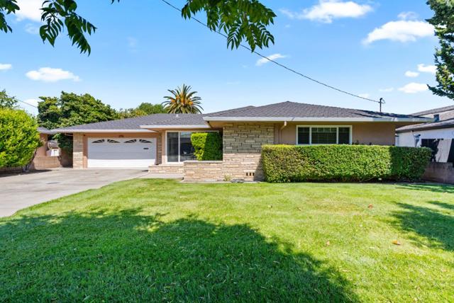 1781 Prune Street, Hollister CA: https://media.crmls.org/mediaz/2cc94956-809e-4cf8-8795-77865e7c39f7.jpg