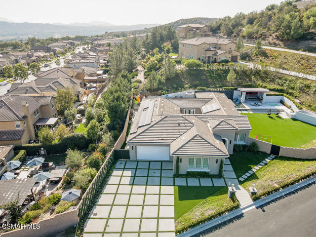 6981 Shadow Wood Drive, Moorpark CA: https://media.crmls.org/mediaz/2cc9504e-fcd4-40b5-ac0b-3e70c81895a5.jpg