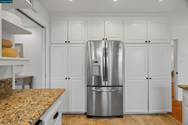 2080 Essenay Ave, Walnut Creek CA: https://media.crmls.org/mediaz/2cc98ccb-b3f5-4b3e-8e83-c0efcf970807.jpg