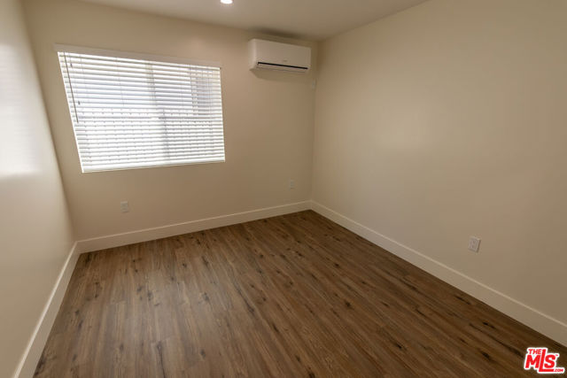 1324 W 30th Street, Los Angeles CA: https://media.crmls.org/mediaz/2ccae3b7-da94-41f6-ad30-1ee60b76cea8.jpg