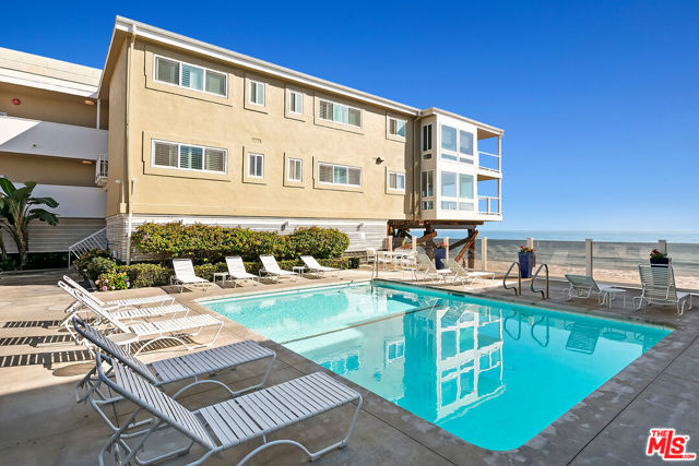 22626 Pacific Coast Highway, Malibu CA: https://media.crmls.org/mediaz/2ccb0452-86ea-43a4-8915-8319f3502ad2.jpg