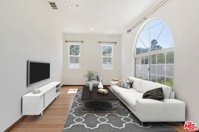 1710 Santa Paula Place, Glendale CA: https://media.crmls.org/mediaz/2ccb6ee3-d0bf-48a3-8393-4350b031e136.jpg