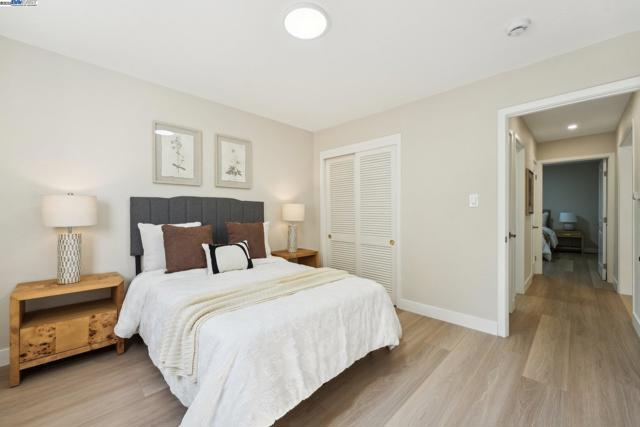 431 Alameda De Las Pulgas, Redwood City CA: https://media.crmls.org/mediaz/2ccbec84-9813-41e6-b05a-df57c720f4f1.jpg