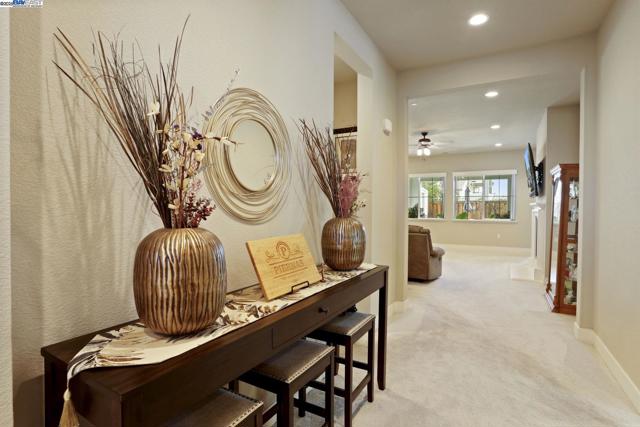 2595 Garden Farms Ave, Lathrop CA: https://media.crmls.org/mediaz/2ccc1c7c-9ea8-43be-ba6c-4f5e26ad16f8.jpg