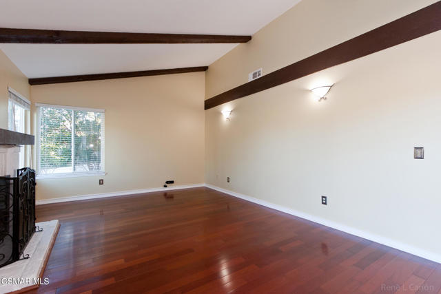 2743 Rustic Glen Drive, Thousand Oaks CA: https://media.crmls.org/mediaz/2ccc9cfc-8152-4b66-8a9e-5cdba3968c09.jpg