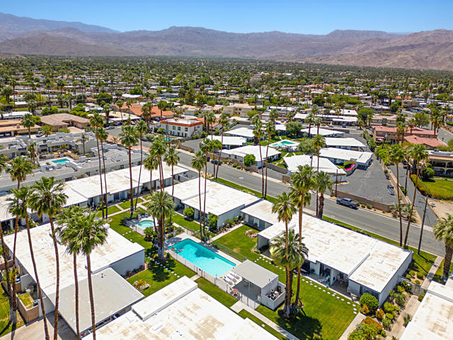 45301 Deep Canyon Road, Palm Desert CA: https://media.crmls.org/mediaz/2cccc731-4a5c-4dbc-bc15-d92b9d2dddf4.jpg