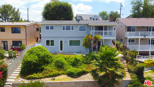22224 Cass Avenue, Woodland Hills CA: https://media.crmls.org/mediaz/2cccecd7-f4b5-40bc-9948-1be2756b96ee.jpg
