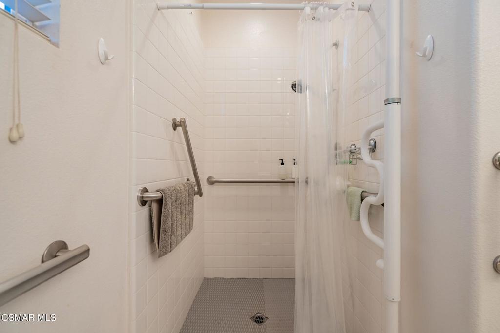 https://media.crmls.org/mediaz/2ccda14b-d91f-4231-a657-cd42eab2a810.jpg?preset=X-Large