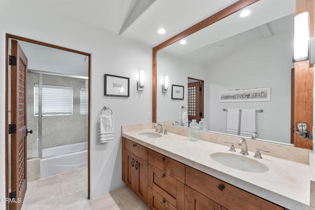 2956 Solimar Beach Drive Drive, Ventura CA: https://media.crmls.org/mediaz/2cce35ec-a7ef-4c42-b443-8402dc63026a.jpg