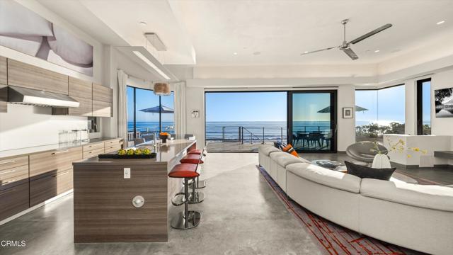 6768 Breakers Way, Ventura CA: https://media.crmls.org/mediaz/2cce51a3-28a7-4eae-87b9-618490706aba.jpg